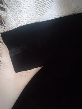 Abrigo de terciopelo negro