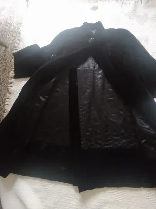 Abrigo de terciopelo negro