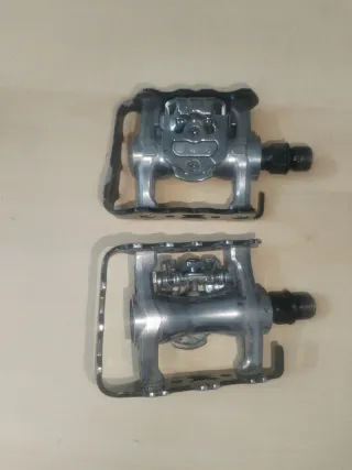 Pedales automáticos y planos para bicicleta