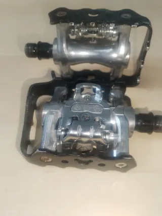 Pedales automáticos y planos para bicicleta