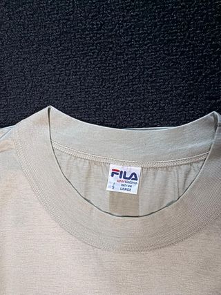 Maglietta FILA beige minimal logo ricamato