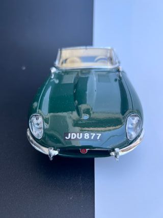 JAGUAR E ( 1961 ) 1/18 BURAGO