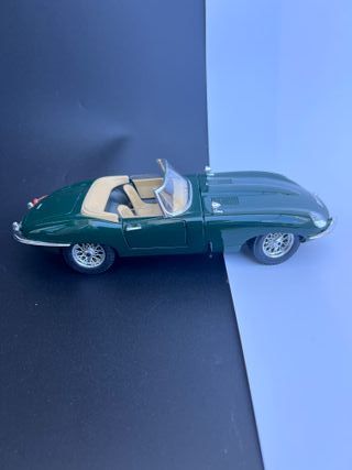 JAGUAR E ( 1961 ) 1/18 BURAGO