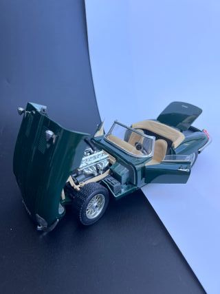 JAGUAR E ( 1961 ) 1/18 BURAGO