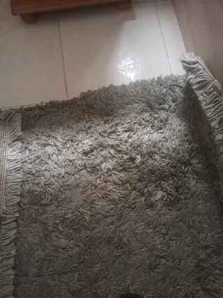 Alfombra Ikea gris peluda