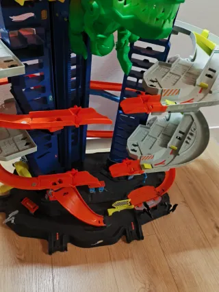 Hot Wheels Garage Dinosaurio