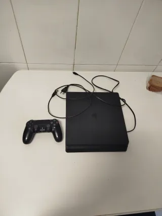 PS4 (PlayStation 4) Negra + Mando