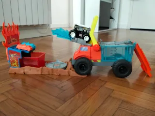 Hot Wheels Monster Trucks Arena Juguete