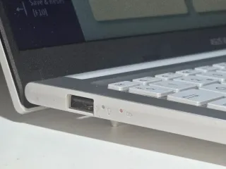 Portátil ASUS Vivobook 15 i5 16GB RAM 1TB SSD