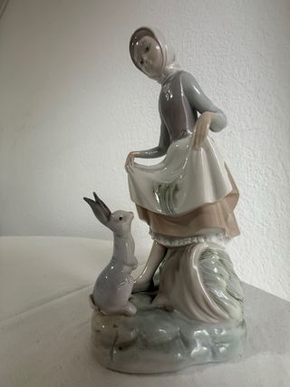 Lladró niña con conejo