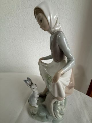 Lladró niña con conejo