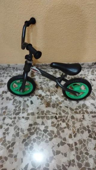 Bicicleta niño sin pedales verde