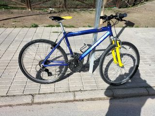 Bicicleta Montaña Azul y Amarilla