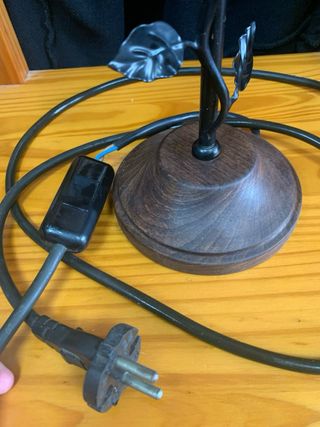 Pie de lámpara de mesa metal y madera