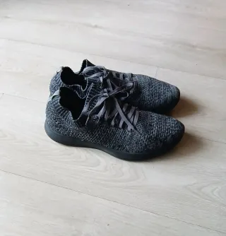 Zapatillas grises juveniles