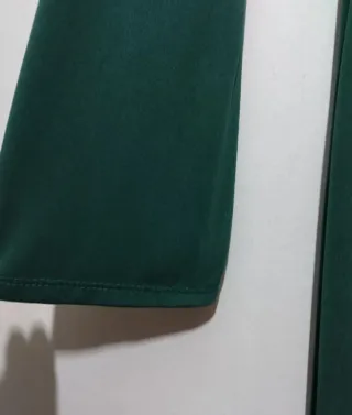 Abito lungo verde con cut-out