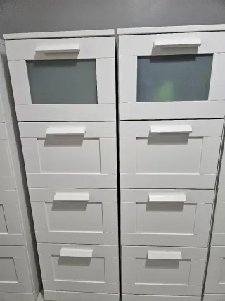 Cómoda alta Ikea blanca modelo Brimnes.