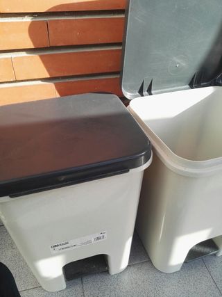 2 Cubos de Basura con Pedal Beige