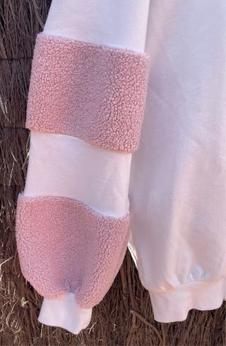 Sudadera fina blanca y rosa