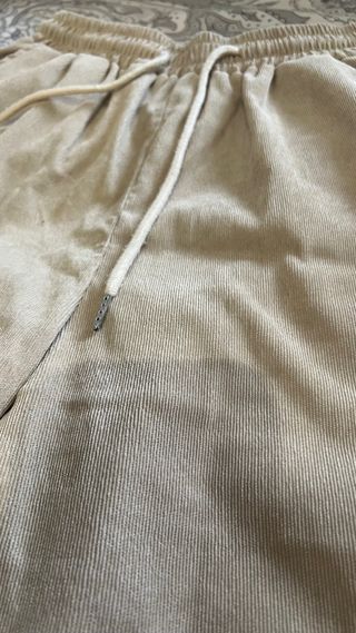 Pantalón pana puño cerrado beige