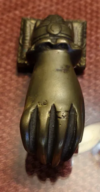 Aldaba/Llamador de puerta bronce macizo mano.
