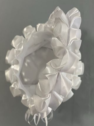 Cesta de boda blanca con adornos