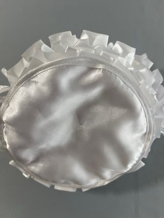 Cesta de boda blanca con adornos