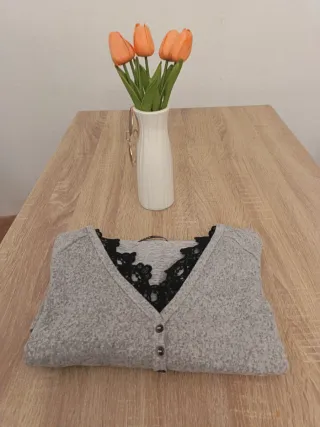 Jersey SHEIN gris con encaje