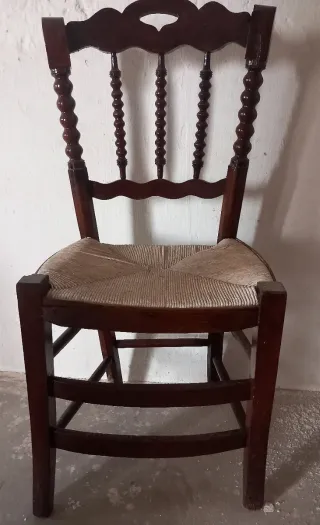 Silla Castellana de madera rústica