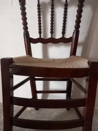 Silla Castellana de madera rústica