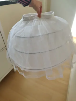 Alquilo Cancán fallera  (2-3 años)