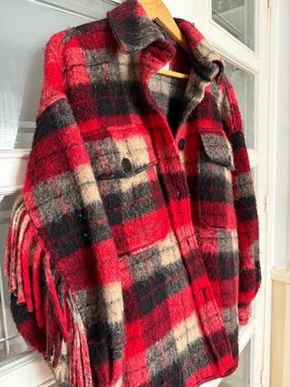 Sobrecamisa cuadros roja Stradivarius