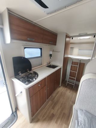 AUTOCARAVANA CAPUCHINA RIMOR HYGGE 5 - REBAJADA