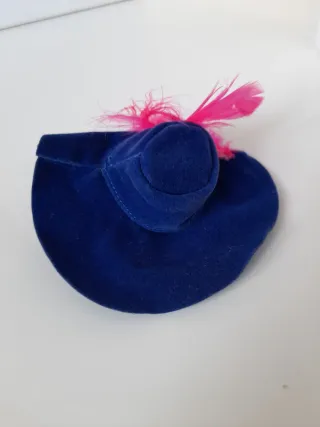 Barbie cappello blu con piuma 1994