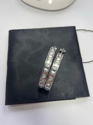 Pendientes aro con cristales plateados