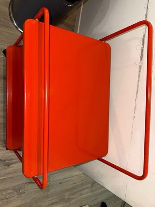 Mesa auxiliar roja Ikea Jarlasa