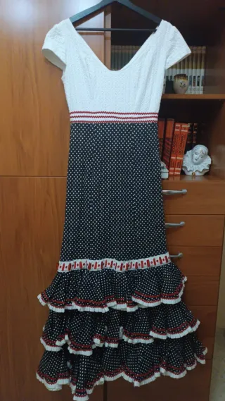 Traje de flamenca blanco y negro
