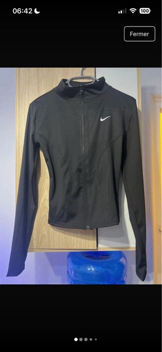 Chaqueta deportiva Nike negra