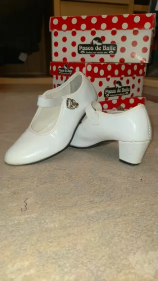 Zapatos Flamenco Niña Blancos. N.32 y 29