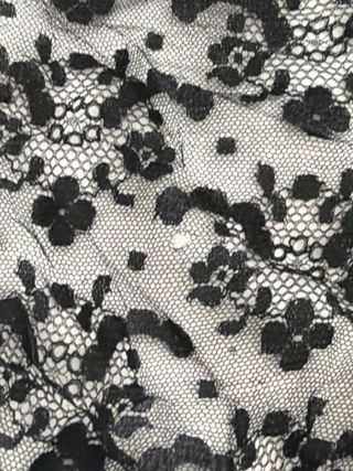 Mantilla de encaje negro