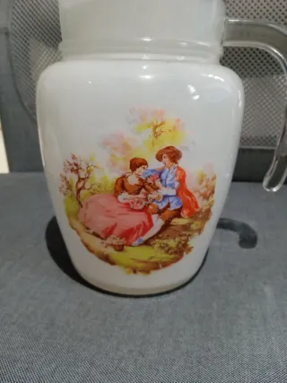 Jarrón vintage con escena romántica