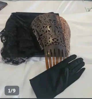 Mantilla madrina, peineta y guantes