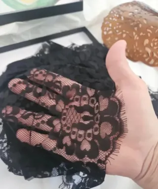 Mantilla madrina, peineta y guantes
