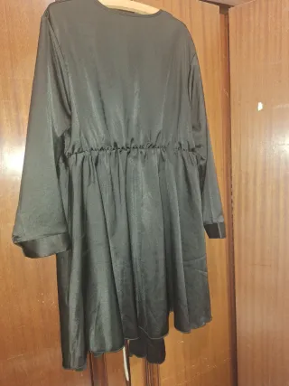 Vestido de satén negro