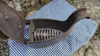 Plancha antigua de hierro fundido