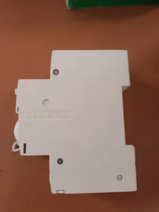 NUEVO Interruptor Automático Diferencial Schneider
