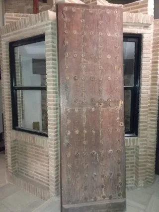 Puerta antigua madera pino Medidas: 2,50 × 82 × 8