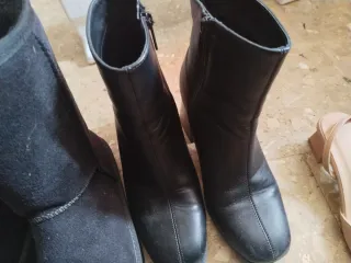 Sandalias  botas y otras cosas mas