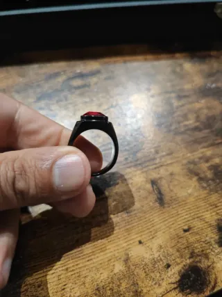 Anillo Acero Negro con Piedra Roja Hombre