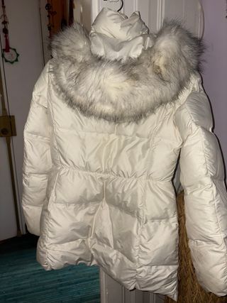 Cazadora Zara Blanca con Capucha